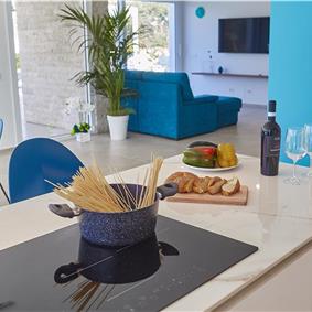 3 bedroom villa with infinity pool, jacuzzi & sauna, Castellammare del Golfo, sleeps 6